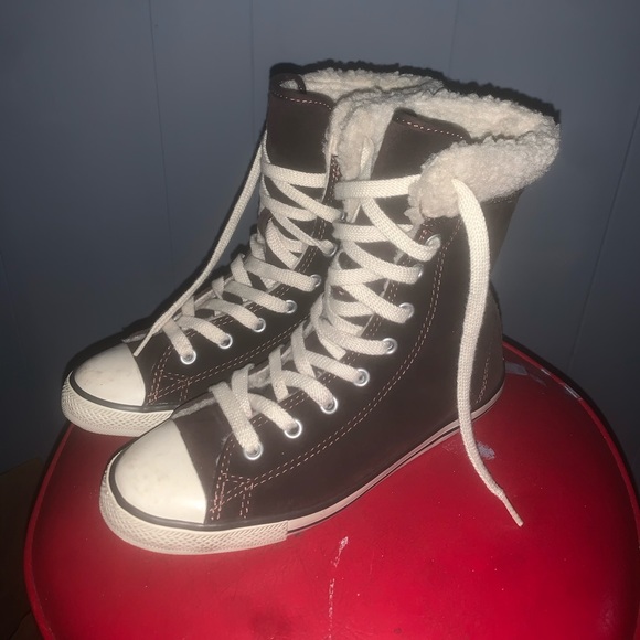 chuck taylor fur lined